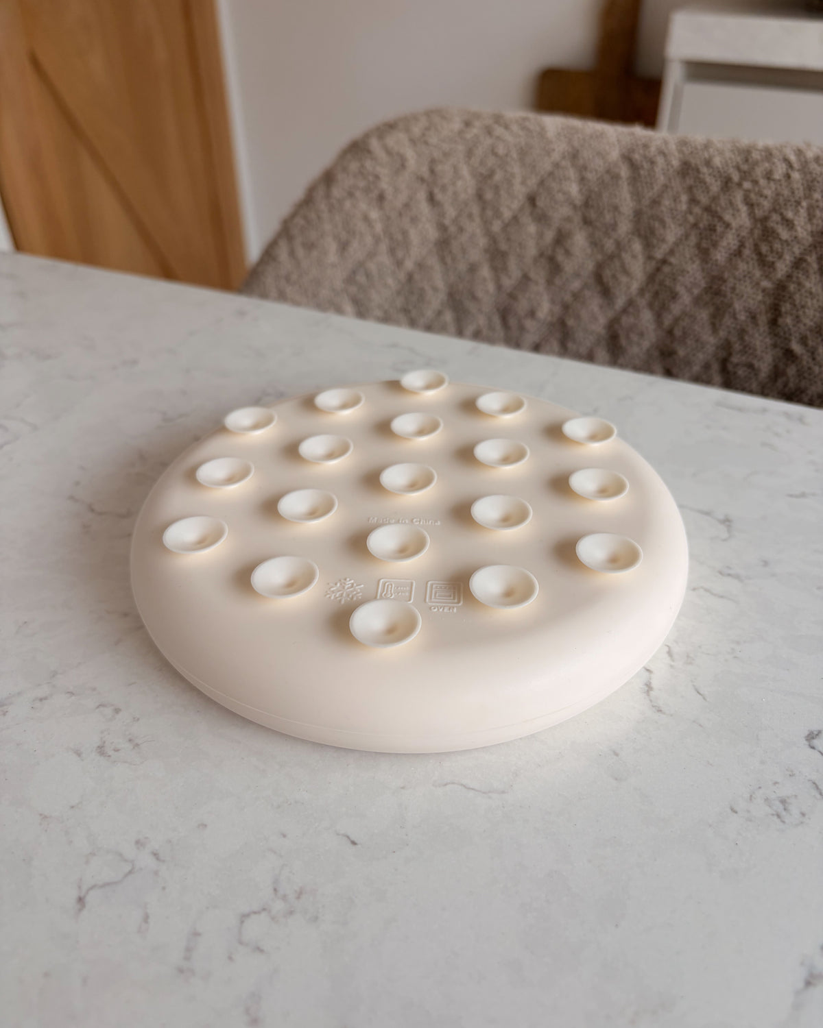 Calm Lick Mat · Peach Mist